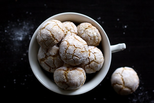 Chewy Amaretti Cookies Recipe