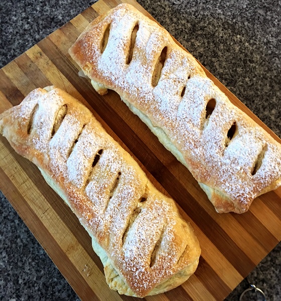 Apple strudel made by a user, followed a recipe of Lilvienna.com