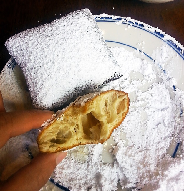 Beignets in New Orleans - step-by-step recipe on the blog