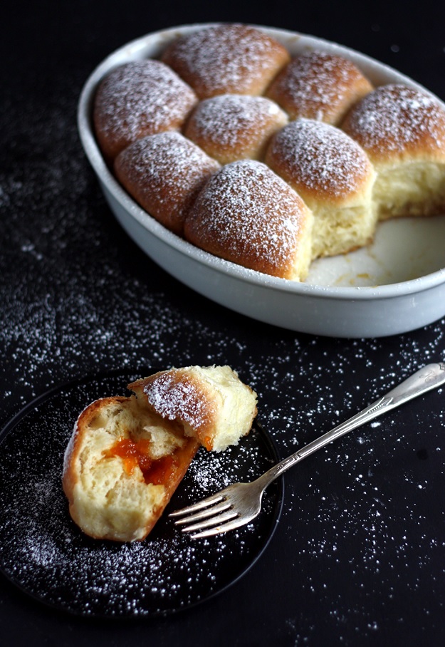 Buchteln yeast buns