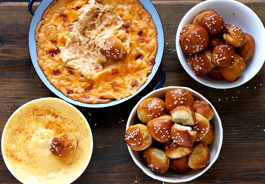 Recipe for Cheese Dips with Pretzel Bites