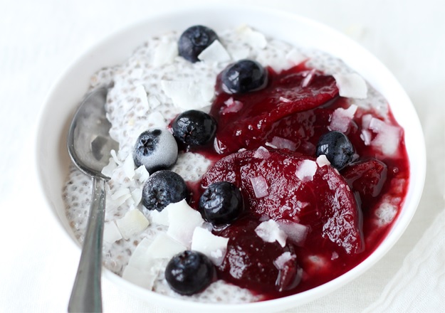 Chia Pudding w Austrian-style Stewed Plums (Zwetschgenröster)