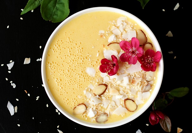 Creamy Mango Pineapple Smoothie Bowl Recipe