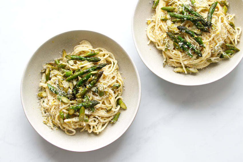 Asparagus pasta in bowls