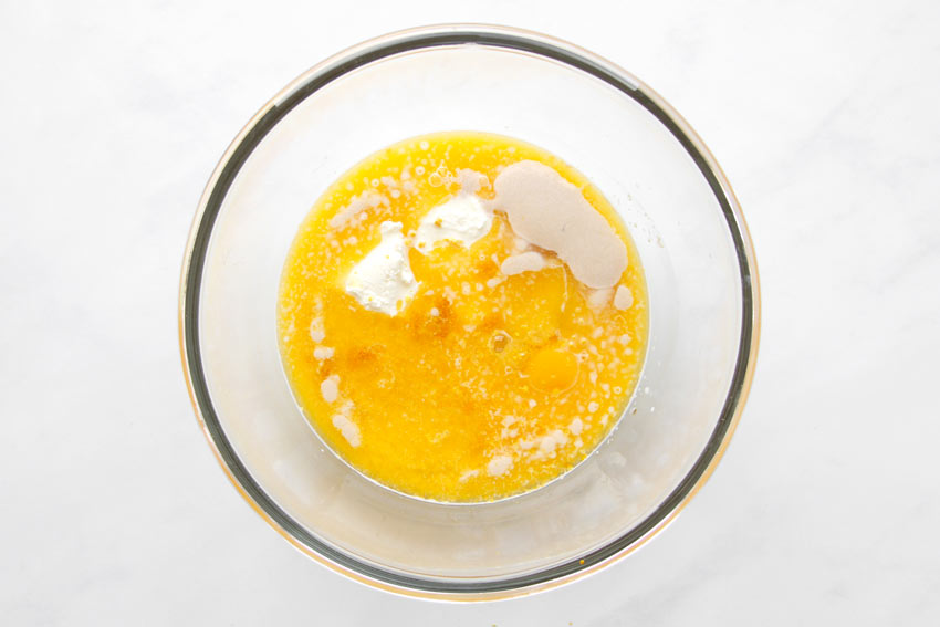 mix wet ingredients