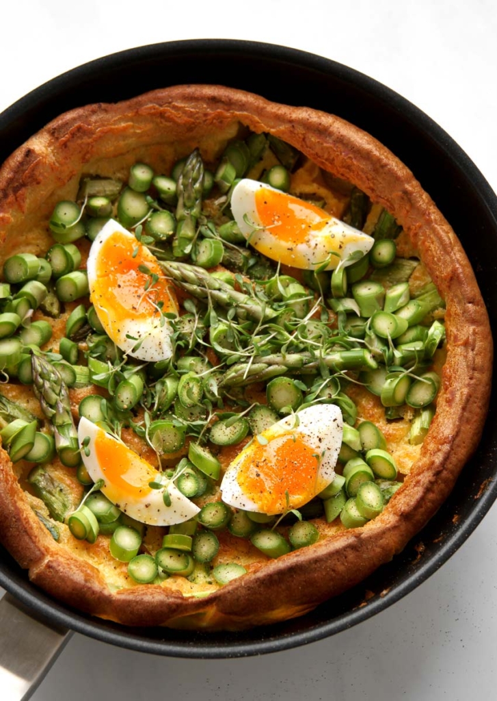 Dutch Baby with green asparagus