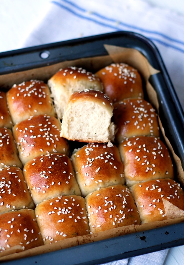 Fluffy Thanksgiving Dinner Rolls Little Vienna