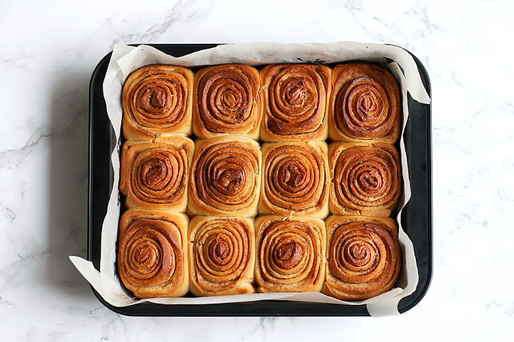 Easy overnight cinnamon rolls recipe