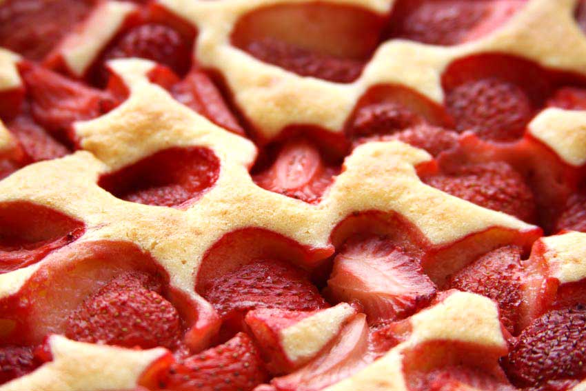 baked strawberry cake