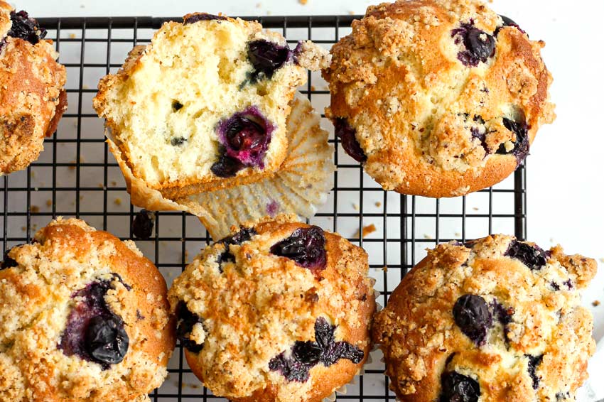 blueberry muffins with crunchy top