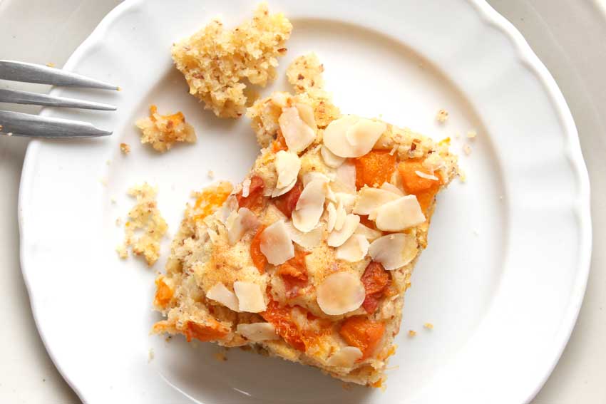 Fluffy apricot almond cake