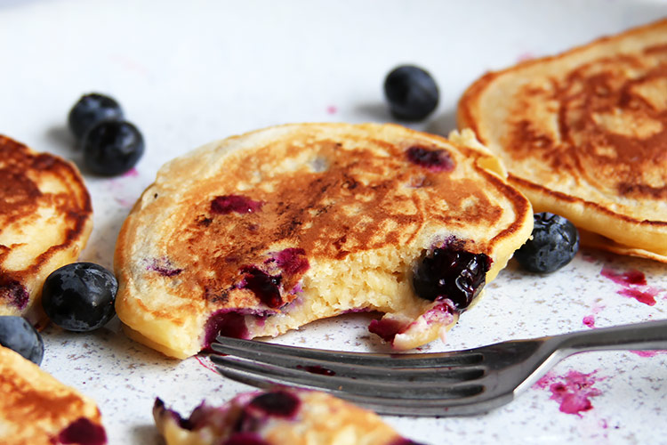 Fluffy blueberry pancakes recipe