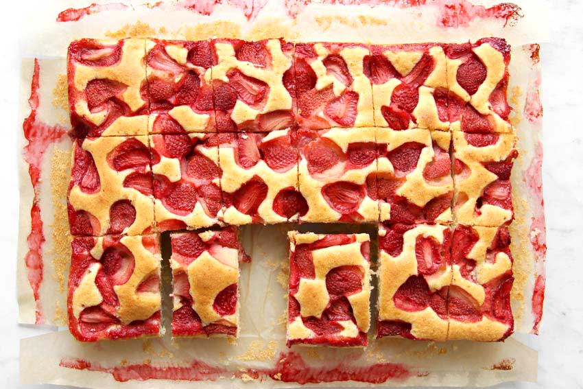 Fluffy strawberry cake
