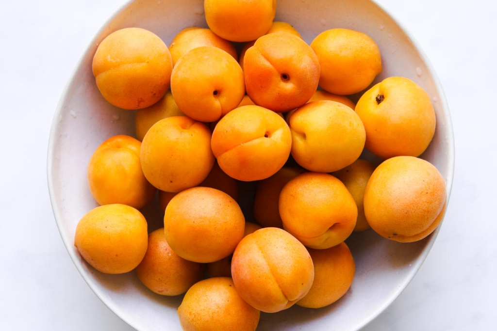 Fresh apricots for sheet cake recipe