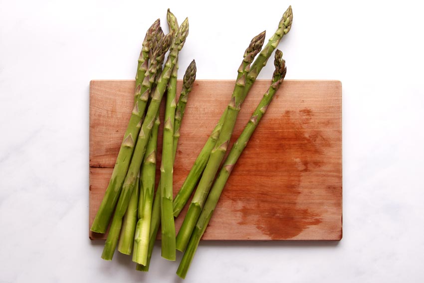 green asparagus stalks