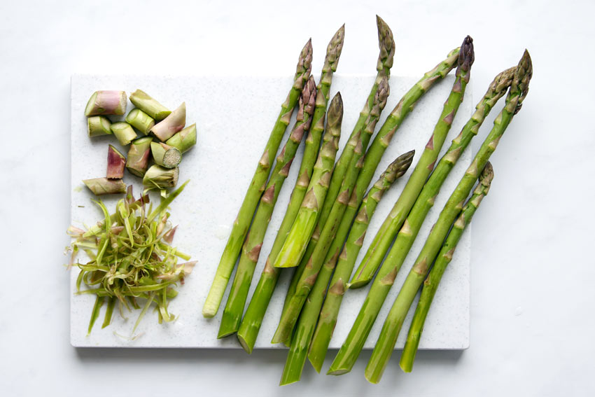 Peeled asparagus speas