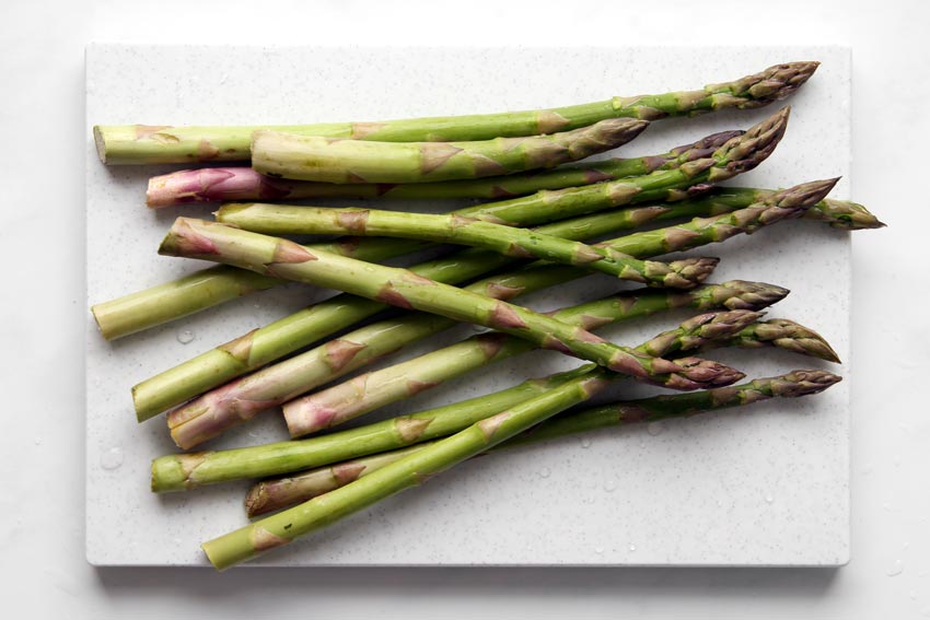 asparagus spears on cutting board