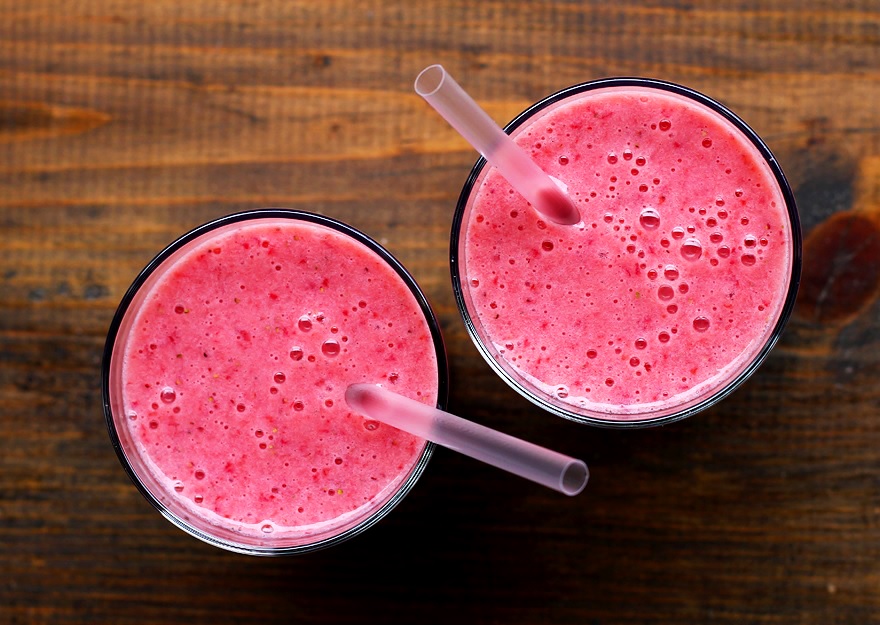 Healthy Strawberry Smoothie Recipe with only two ingredients