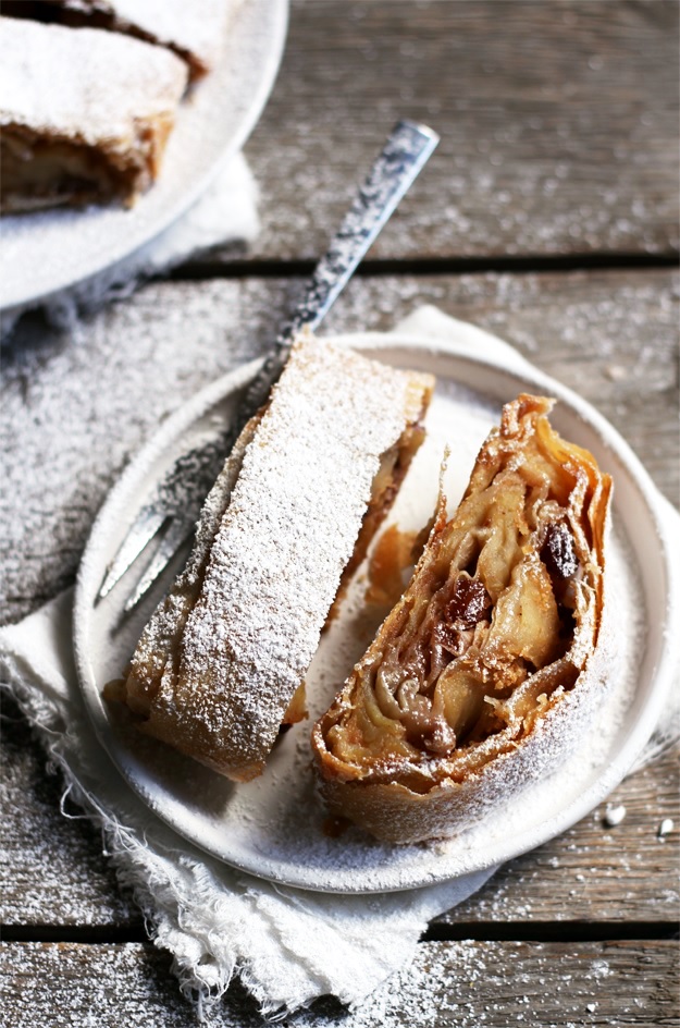 Homemade Apple Strudel Easy Recipe | lilvienna.com