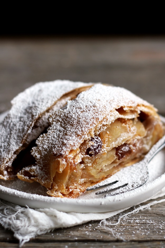 Homemade Viennese Apple Strudel Recipe