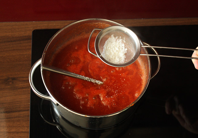 Homemade ketchup made from fresh tomatoes