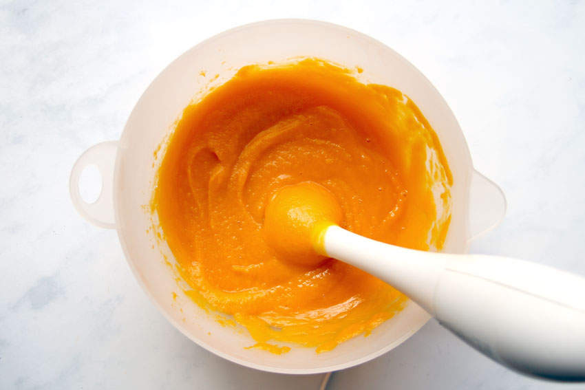 blending pumpkin purée