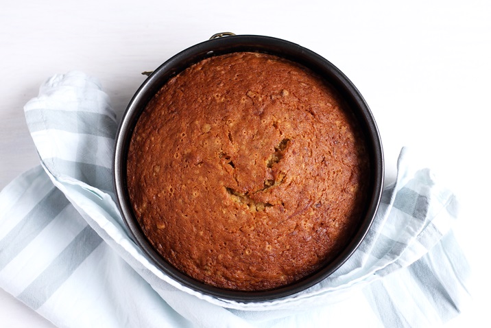 How to bake a Carrot cake with cream cheese frosting