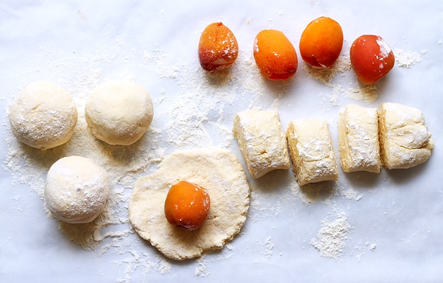 How to fill apricot dumplings recipe