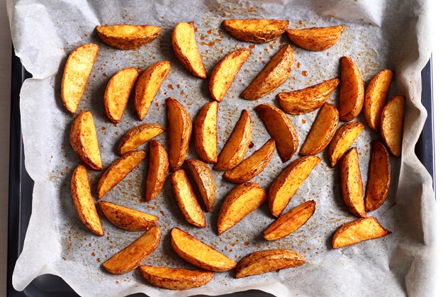 How to get crispy potato wedges in the oven