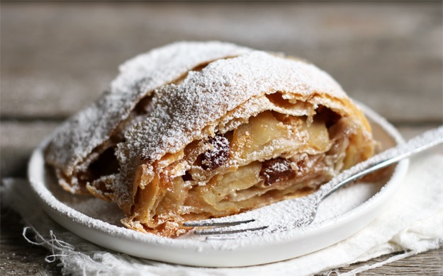 How to make homemade apple strudel