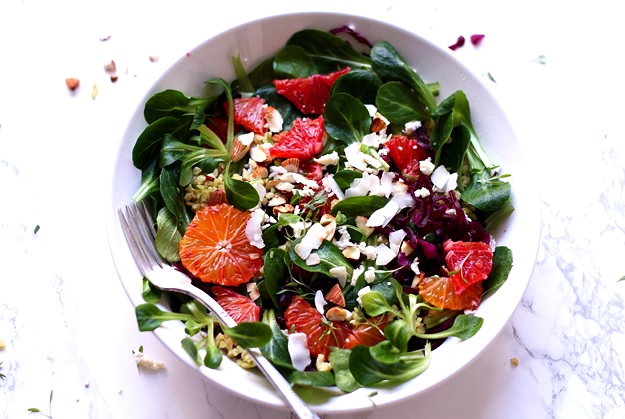 Lamb's lettuce with oranges bulgur and coconut flakes recipe