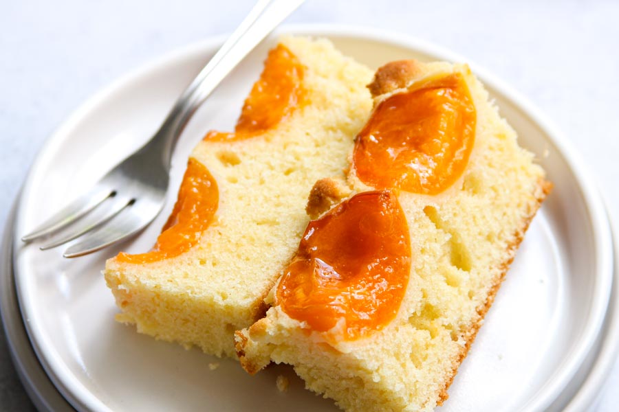 Light apricot sheet cake recipe