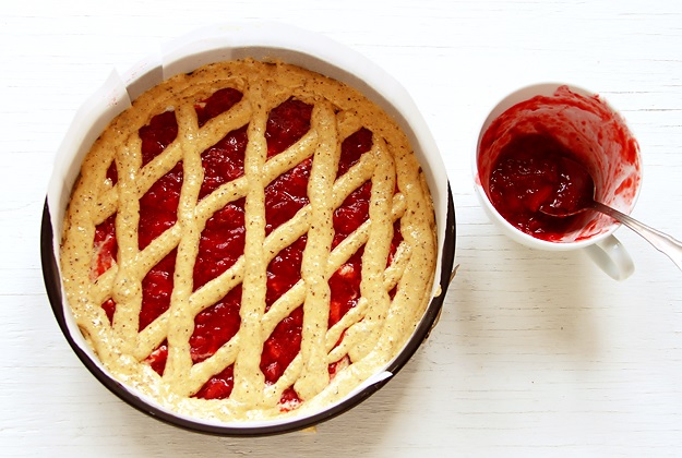 Linzer Torte Making the lattice