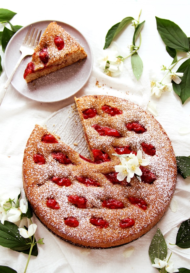 Linzer Torte with Strawberries Easy Recipe