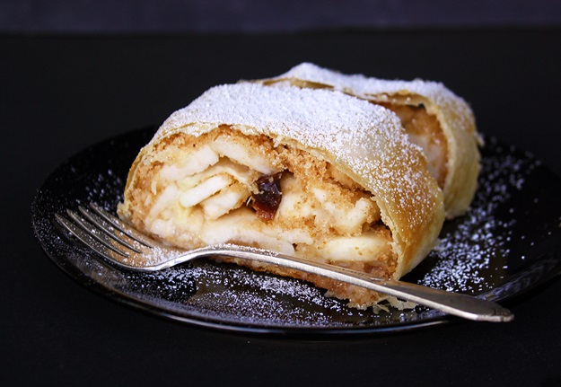 Original Viennese Apple Strudel (Apfelstrudel) » Little Vienna