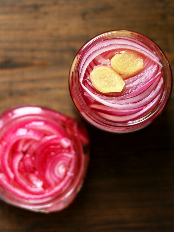 Quick pickled onions with ginger