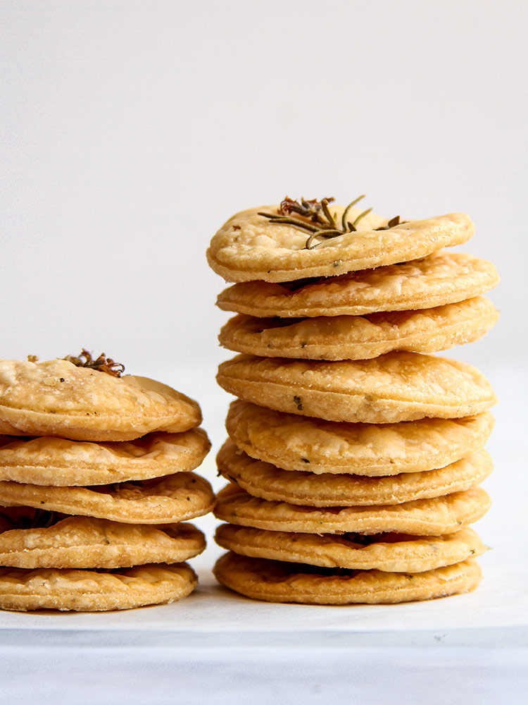 Puffy savory herb crackers recipe