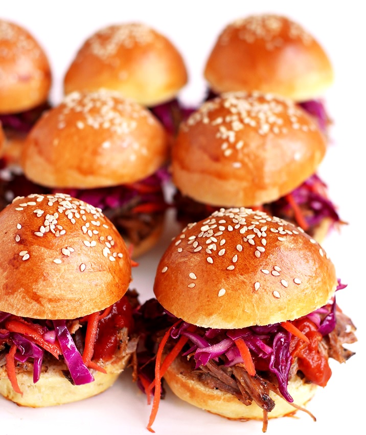 Pulled Pork Sliders with BBQ sauce and red cabbage slaw recipe