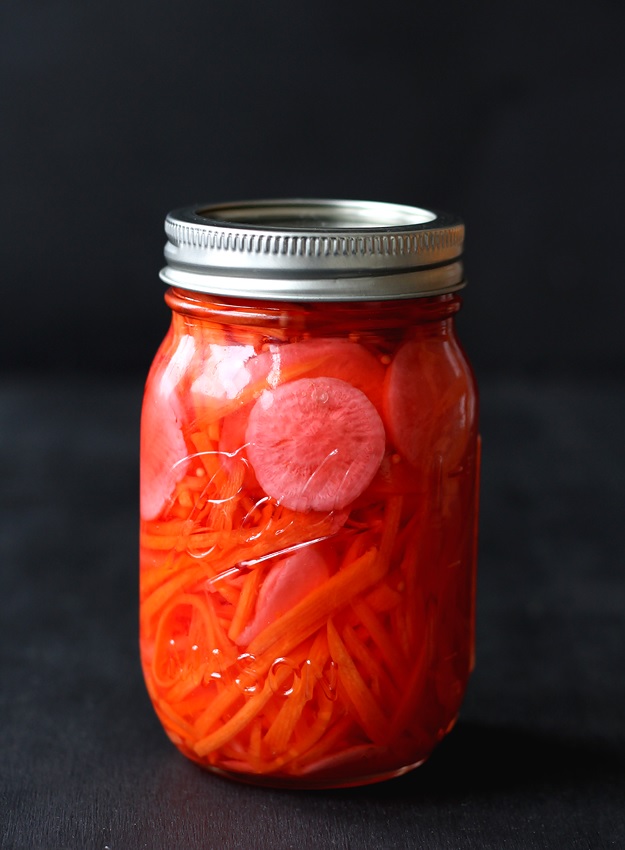 Quick Pickled Carrots and Radishes