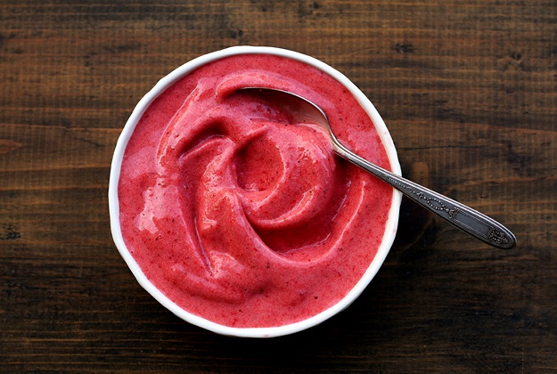 5-Minute Strawberry Frozen Yogurt