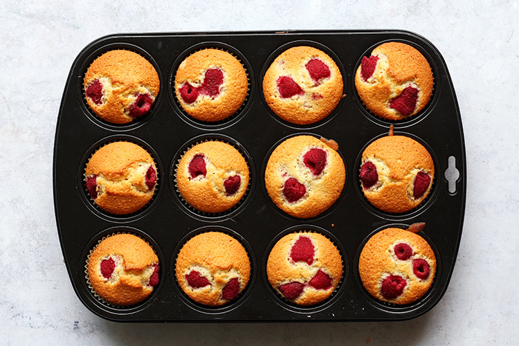 Baked raspberry friands