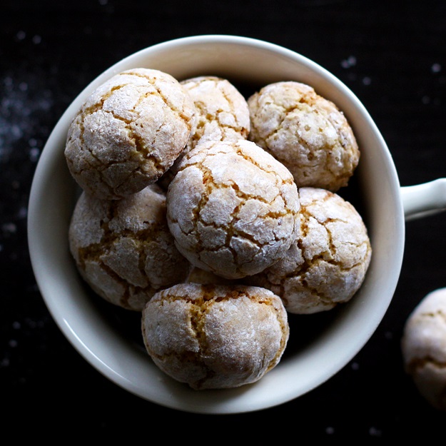 Italian Amaretti Cookies (with 1 whole egg, one-bowl)