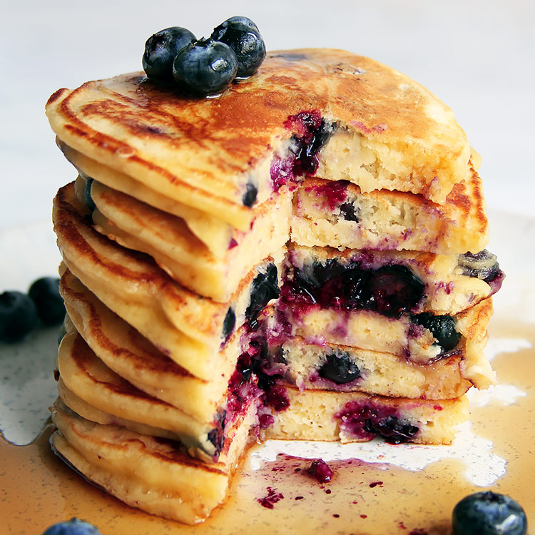 Thick and Fluffy Blueberry Pancakes