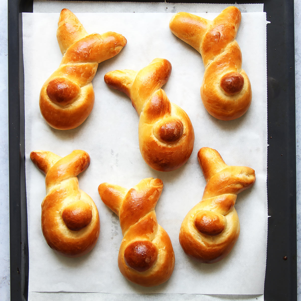 Fluffy Easter Bunny Rolls – with Video