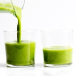 Easy Green Spinach Smoothie (3 ingredients)