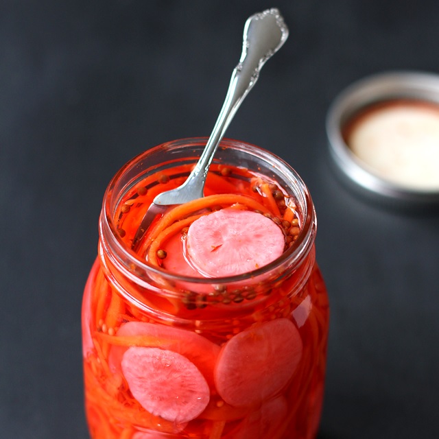 Quick Pickled Carrots and Radishes