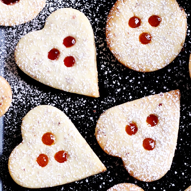 Traditional Linzer Cookies 