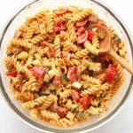 Creamy pasta salad with pesto