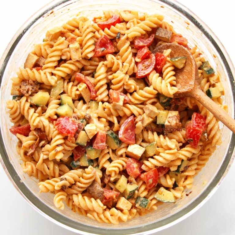 Creamy pasta salad with pesto