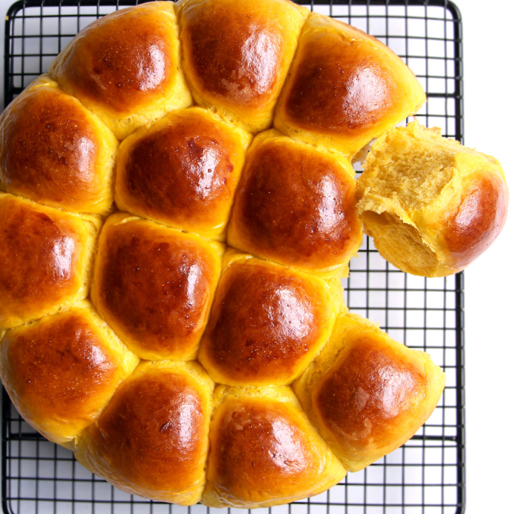 pumpkin dinner rolls